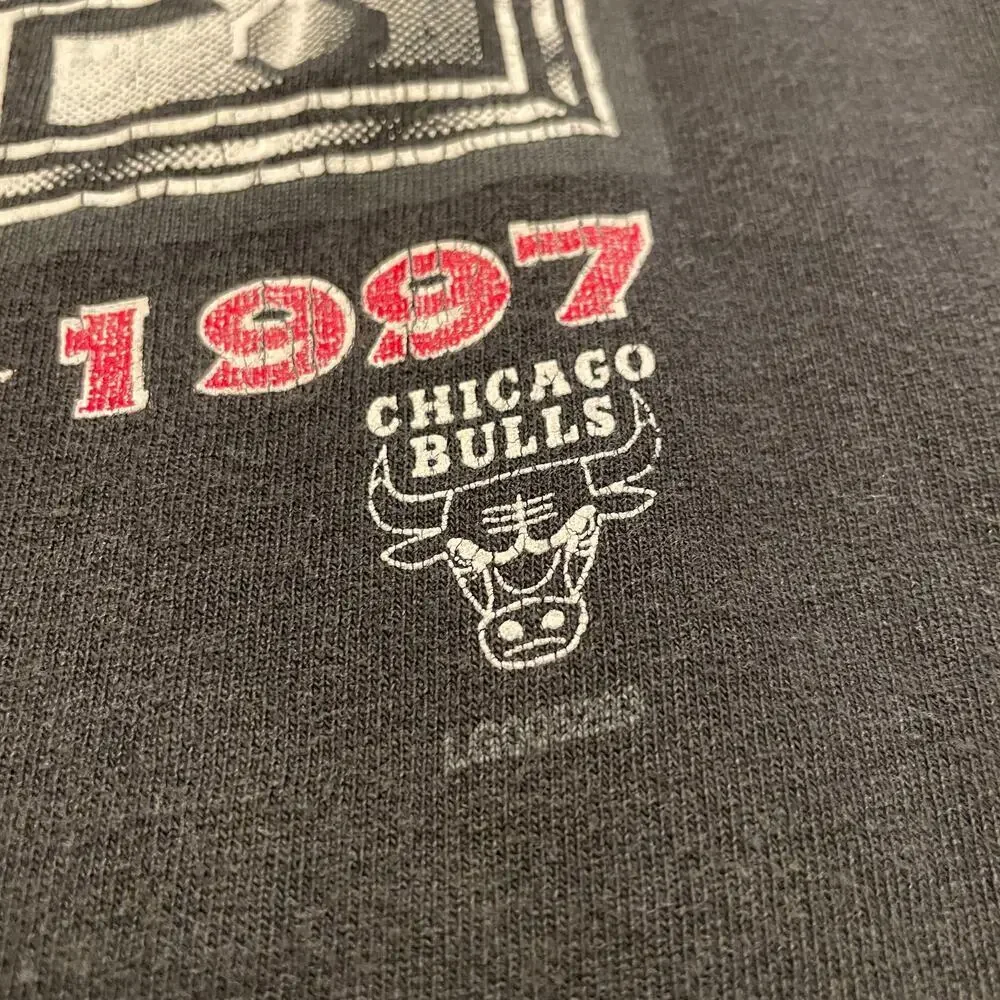 Vintage 90s CHICAGO BULLS 5 Time NBA Champions Logo 7 Tee Shirt Mens XL Cotton